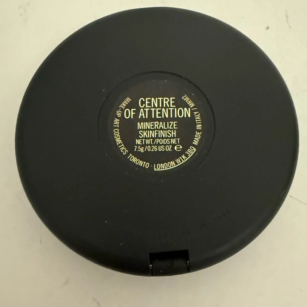 MAC Centre of Attention Mineralize Skinfinish MSF Highlighter Divine Night NEW